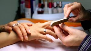 Read more about the article How To Shape The Natural Nail